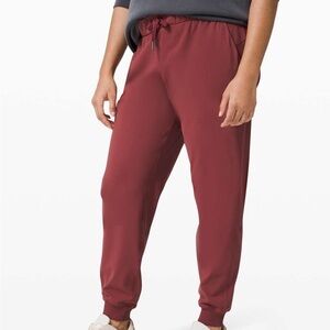 Lululemon On the Fly Jogger 28" *Luxtreme
Savannah